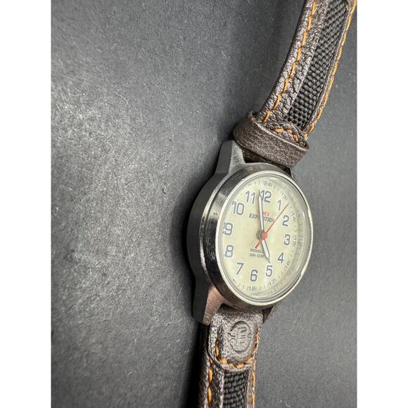 Vtg Timex Expedition Watch Women's 26mm Indiglo WR 50M Brown Leather Strap - Picture 2 of 8